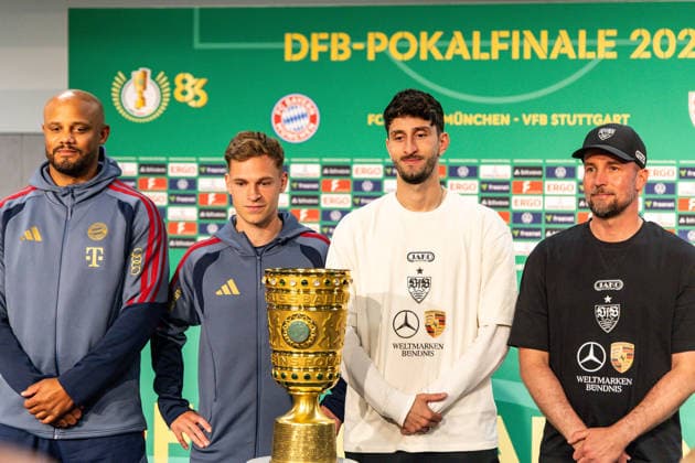 GER, DFB-Pokalfinale, Training und Pressekonferenz, FC Bayern München - VfB Stuttgart. 22.05.2026, Olympiastadion, Olympiastadion, GER, DFB-Pokalfinale, Training und Pressekonferenz, FC Bayern München - VfB Stuttgart. Vincent Kompany (Trainer FC Bayern München), Joshua Kimmich (FC Bayern München 6), Sebastian Hoeneß Sebastian Hoeness (Coach VfB Stuttgart), Atakan Karazor (VfB Stuttgart 16) bei der Pressekonferenz Â