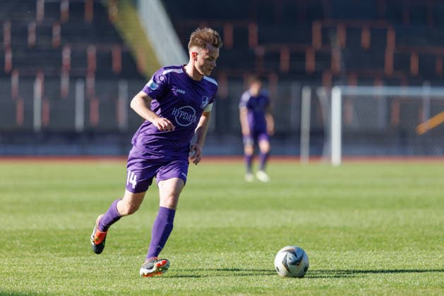 Marco Greisel (14, TSV Schwaben Augsburg) beim Spiel zwischen TSV Schwaben Augsburg v SV Kirchanschöring, Fußball, Herren, Regionalliga Bayern Relegation, 2025 2026, 2.Spieltag am 22.05.2026 in Augsburg, Rosenaustadion. Bayern Deutschland