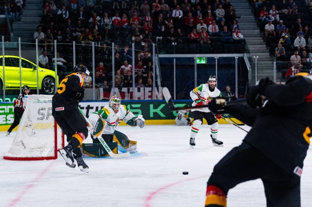ZURICH, SWITZERLAND - MAY 22: Leon Gawanke (Germany, 9) shooting the 6:1 goal against Bence Balizs (Hungary, 1) during the Preliminary Round - Group A Match 33 between Germany and Hungary at the IIHF Ice hockey, Eishockey World Championship, WM, Weltmeisterschaft 2026, Swiss Life Arena on May 22, 2026 in Zurich, Switzerland. Zurich Switzerland Copyright: xTimoxSteinx