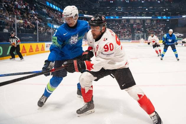 FRIBOURG, FRIBOURG - MAY 22: Jan Golicic of Slovenia battles with Ryan O?Reilly of Canada during the 2026 IIHF World Championship, WM, Weltmeisterschaft Preliminary Round Group B match between Canada and Slovenia at BCF Arena on May 22, 2026 in Fribourg, Fribourg, Switzerland. Copyright: xLivioxBaeriswylx xSPPx Sportspressphoto_SPR151863