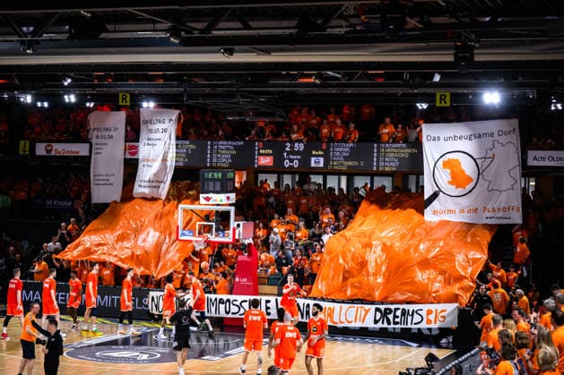 22.05.2026, Rasta Dome, Vechta Basketball, easyCredit Bundesliga, Playoffs Viertelfinale, Rasta Vechta vs. ALBA Berlin Choreo Choregraphie Fans Fanblock Vechta