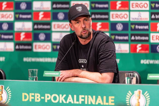 GER, DFB-Pokalfinale, Training und Pressekonferenz, FC Bayern München - VfB Stuttgart. 22.05.2026, Olympiastadion, Olympiastadion, GER, DFB-Pokalfinale, Training und Pressekonferenz, FC Bayern München - VfB Stuttgart. Sebastian Hoeneß Sebastian Hoeness (Coach VfB Stuttgart) bei der Pressekonferenz Â
