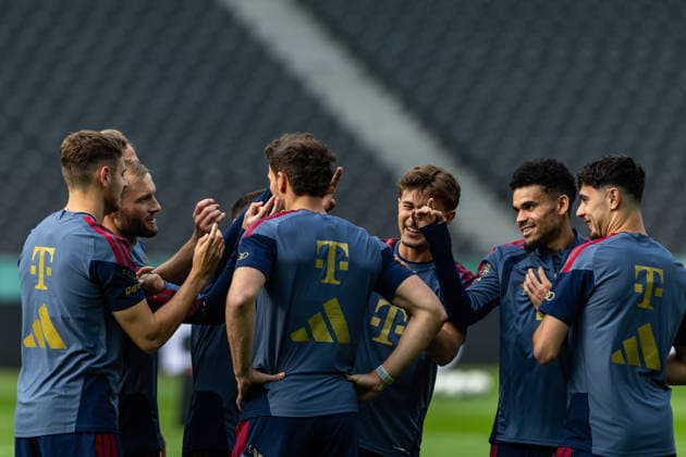 GER, DFB-Pokalfinale, Training und Pressekonferenz, FC Bayern München - VfB Stuttgart. 22.05.2026, Olympiastadion, Olympiastadion, GER, DFB-Pokalfinale, Training und Pressekonferenz, FC Bayern München - VfB Stuttgart. Leon Goretzka (FC Bayern München 8) mit Teamkollegen beim Training Â