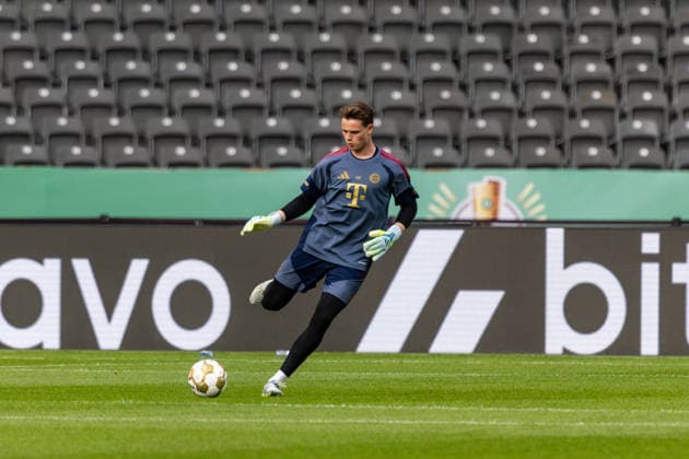 GER, DFB-Pokalfinale, Training und Pressekonferenz, FC Bayern München - VfB Stuttgart. 22.05.2026, Olympiastadion, Olympiastadion, GER, DFB-Pokalfinale, Training und Pressekonferenz, FC Bayern München - VfB Stuttgart. Jonas Urbig (FC Bayern München 40) beim Training Â