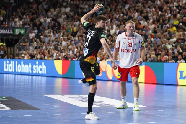 17.05.2026, xkwix, Handball, Länderspiel, Deutschland - Dänemark , Lanxess-Arena in Köln: Lukas Zerbe (Germany 17) beim Freiwurf an der Linie Photo: xKamilxWilkowskixPressefotoKochx Nordrhein-Westfalen Deutschland