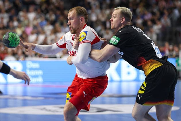 17.05.2026, xkwix, Handball, Länderspiel, Deutschland - Dänemark , Lanxess-Arena in Köln: Simon Bogetoft Pytlick (Denmark 43) im Zweikampf gegen Justus Fischer (Germany 54) Photo: xKamilxWilkowskixPressefotoKochx Nordrhein-Westfalen Deutschland