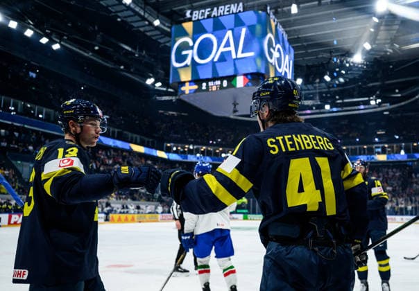 260522 Lucas Raymond and Ivar Stenberg of Sweden celebrate after 3-0 during the 2026 IIHF Ice hockey, Eishockey World Championship, WM, Weltmeisterschaft match between Sweden and Italy on May 22, 2026 in Fribourg. Photo: Jesper Zerman BILDBYRAN kod JZ JZ0726 ishockey ice hockey ishockey-vm 2026 vm 2026 iihf world championship sverige sweden italien italy bbeng jubel Copyright: JESPERxZERMAN BB260522JZ119