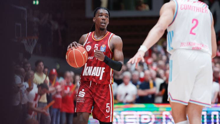 Im Bild: Marcus Carr(Wuerzburg Baskets, 5) am Ball 22.05.2026, Basketball, Fitness First Wuerzburg Baskets vs. Telekom Baskets Bonn, easyCredit BBL Playoffs, 3. Viertelfinale, Deutschland, 97072, tectake-Arena Wuerzburg, Copyright: HMBxMedia xJulienxBecker