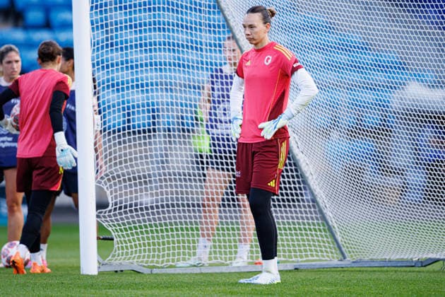 Christiane Endler seen during the OL Lyonnes Official Training Session before UEFA Womens Champions League 2026 final (Maciej Rogowski Ball Raw Images) Oslo Ullevaal Stadion Norway Copyright: xMaciejxRogowskix maciejrogowski_22_05_2026_lyoness-59