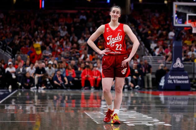 INDIANAPOLIS, IN - MAY 22: Indiana Fever guard Caitlin Clark (22) react as she is talking to an official in the second half of play during a WNBA, Basketball Damen, USA game between the Golden State Valkyries and the Indiana Fever on May 22, 2026 at Gainbridge Fieldhouse in Indianapolis, IN. (Photo by Jeffrey Brown Icon Sportswire) WNBA: MAY 22 Golden State Valkyries at Indiana Fever EDITORIAL USE ONLY Icon052226016