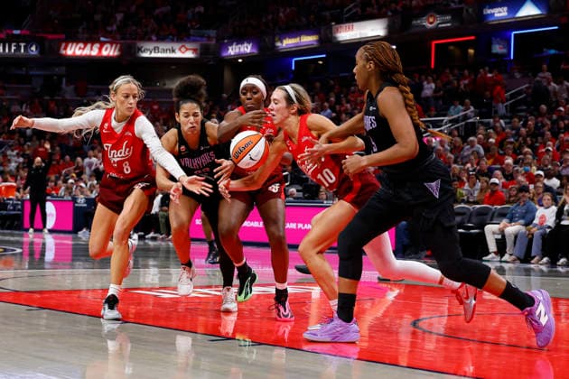INDIANAPOLIS, IN - MAY 22: Indiana Fever guard Sophie Cunningham (8), Indiana Fever guard Raven Johnson (3), Indiana Fever guard Sophie Cunningham (8) all battle for the loose ball in the second half of play during a WNBA, Basketball Damen, USA game between the Golden State Valkyries and the Indiana Fever on May 22, 2026 at Gainbridge Fieldhouse in Indianapolis, IN. (Photo by Jeffrey Brown Icon Sportswire) WNBA: MAY 22 Golden State Valkyries at Indiana Fever EDITORIAL USE ONLY Icon052226019