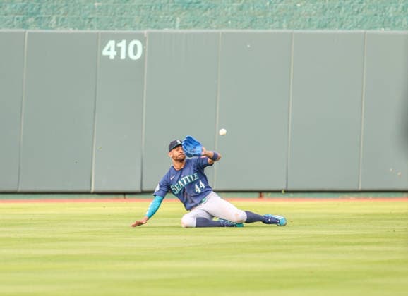 MAY 22, 2026: Seattle Mariners center fielder Julio RodroÂ­guez (44) catches a fly ball in the 2nd inning against the Kansas City Royals at Kauffman Stadium in Kansas City, MO. CSM MLB, Baseball Herren, USA 2026: Mariners Vs Royals May 22  - ZUMAc04_ 20260522_zma_c04_052 Copyright: xRomanxPunox