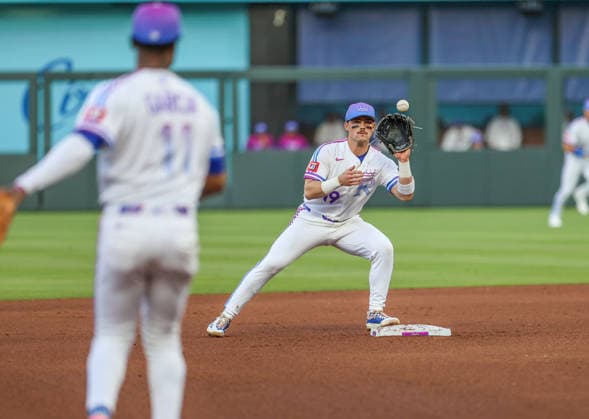 MAY 22, 2026: Kansas City Royals infielder Michael Massey (19) fields a throw to start a double play in the 5th inning against the Seattle Mariners at Kauffman Stadium in Kansas City, MO. CSM MLB, Baseball Herren, USA 2026: Mariners Vs Royals May 22  - ZUMAc04_ 20260522_zma_c04_056 Copyright: xRomanxPunox