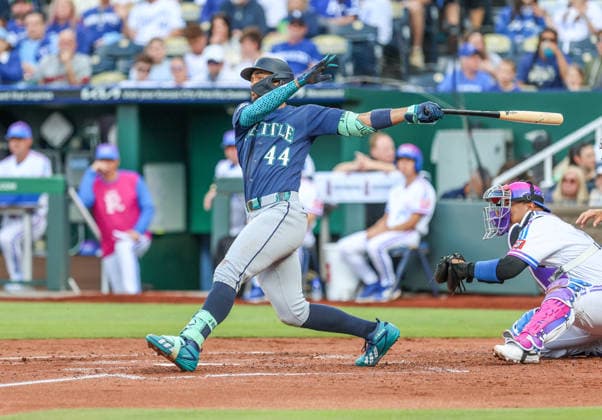 MAY 22, 2026: Seattle Mariners center fielder Julio RodroÂ­guez (44) hits a single in the 3rd inning against the Kansas City Royals at Kauffman Stadium in Kansas City, MO. CSM MLB, Baseball Herren, USA 2026: Mariners Vs Royals May 22  - ZUMAc04_ 20260522_zma_c04_071 Copyright: xRomanxPunox