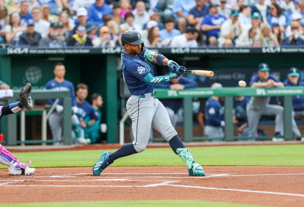 MAY 22, 2026: Seattle Mariners center fielder Julio RodroÂ­guez (44) hits a doubles in the 1st inning against the Kansas City Royals at Kauffman Stadium in Kansas City, MO. CSM Kansas City United States - ZUMAc04_ 20260522_zma_c04_048 Copyright: xRomanxPunox