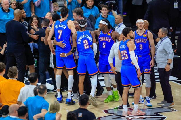 NBA, Basketball Herren, USA West Conference Finals Game 3 - Oklahoma City Thunder vs San Antonio Spurs Members of the Oklahoma City Thunder bench react after a foul is called during Game 3 of the NBA Western Conference Finals between the San Antonio Spurs and the Oklahoma City Thunder in San Antonio, Texas, USA, 22 May 2026. San Antonio United States  Copyright: xADAMxDAVISx