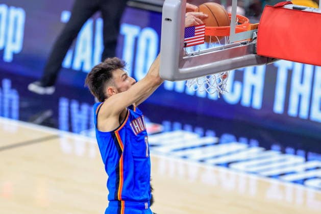 NBA, Basketball Herren, USA West Conference Finals Game 3 - Oklahoma City Thunder vs San Antonio Spurs Oklahoma City Thunder center Chet Holmgren dunks during Game 3 of the NBA Western Conference Finals between the San Antonio Spurs and the Oklahoma City Thunder in San Antonio, Texas, USA, 22 May 2026. San Antonio United States  Copyright: xADAMxDAVISx