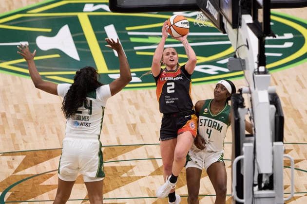 May 22, 2026, Seattle, Washington, USA: Connecticut guard HAILEY VAN LITH (2) attempts a field goal while defended by Seattle guard FLAU JAE JOHNSON (4) in the second quarter of the WNBA, Basketball Damen, USA match between the Seattle Storm and Connecticut Sun at Climate Pledge Arena in Seattle. WNBA 2026: Seattle 77:59 Connecticut  - ZUMAd218 20260522_zsp_d218_009 Copyright: xRichardxDizonx