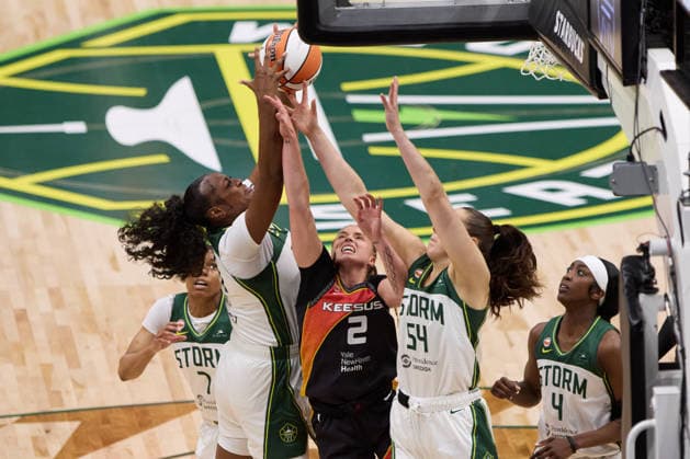 May 22, 2026, Seattle, Washington, USA: Seattle Storm forward JOYNER HOLMES (24), forward MACKENZIE HOLMES (54) and Connecticut Sun guard HAILEY VAN LITH (2) go up for a rebound in the second quarter of the WNBA, Basketball Damen, USA match between the Seattle Storm and Connecticut Sun at Climate Pledge Arena in Seattle. WNBA 2026: Seattle 77:59 Connecticut  - ZUMAd218 20260522_zsp_d218_010 Copyright: xRichardxDizonx