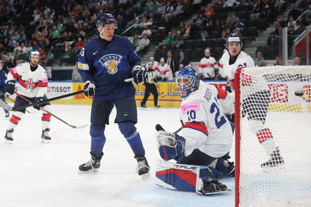 22.05.2026 Swiss Life Arena Zuerich , SCHWEIZ, Herren Eishockey IIHF World Championship, WM, Weltmeisterschaft Zurich 2026 Gruppe A FIN - GBR Jesse Puljujaervi (FIN) vor Torwart Mat Robson (GBR)
