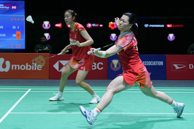 (260523) -- KUALA LUMPUR, May 23, 2026 -- Chen Fanshutian Luo Xumin (R) compete during the women s doubles semifinals between Bao Lijing Cao Zihan of China and Chen Fanshutian Luo Xumin of China at 2026 Malaysia Masters badminton tournament in Kuala Lumpur, Malaysia, May 23, 2026. ) (SP)MALAYSIA-KUALA LUMPUR-BADMINTON-MALAYSIA MASTERS-WOMEN S DOUBLES ChenxZeguo