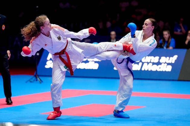 Deutschland: EKF Karate Europameisterschaft Seniors 2026 - Eissporthalle, Frankfurt: Riedel Hannah (GER, Rot) verliert im Kampf um die Bronze Medaille gegen Sieliemienieva Elina (UKR, Blau) in der Kategorie Female Kumite -68 Kg Frankfurt am Main Eissporthalle Frankfurt Hessen Deutschland Copyright: xKjetilxWaberx