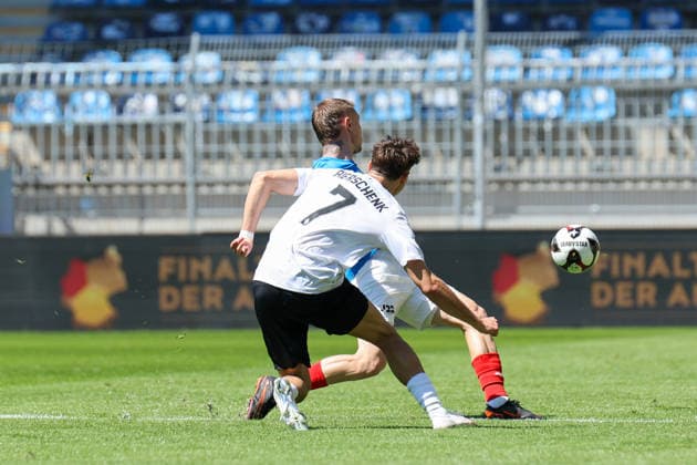 Bierschenk (SV Waldhof Mannheim, 7) und Samuel Abifade (SV Waldhof Mannheim, 17) beim BfV-Pokalfinale VfR Mannheim - SV Waldhof Mannheim 07 am 23.05.26 in Carl Benz Stadion, Mannheim xamx Foto: Alfio Marino