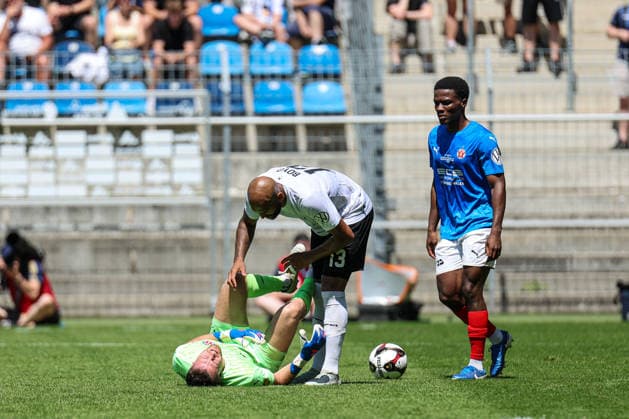 Zweikampf zwischen Terrence Boyd (SV Waldhof Mannheim, 13) und David Nreca-Bisinger (VfR Mannheim, 1) beim BfV-Pokalfinale VfR Mannheim - SV Waldhof Mannheim 07 am 23.05.26 in Carl Benz Stadion, Mannheim xamx Foto: Alfio Marino