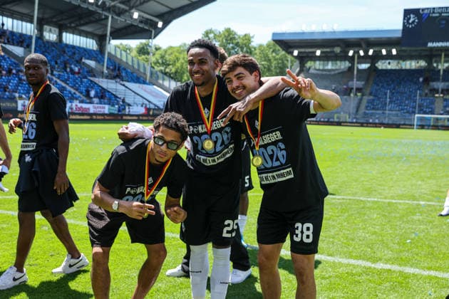 Fumaca de Mascarenhas da Costa Pessoa (SV Waldhof Mannheim, 38) Sanoussy Ba (SV Waldhof Mannheim, 25) beim BfV-Pokalfinale VfR Mannheim - SV Waldhof Mannheim 07 am 23.05.26 in Carl Benz Stadion, Mannheim xamx Foto: Alfio Marino