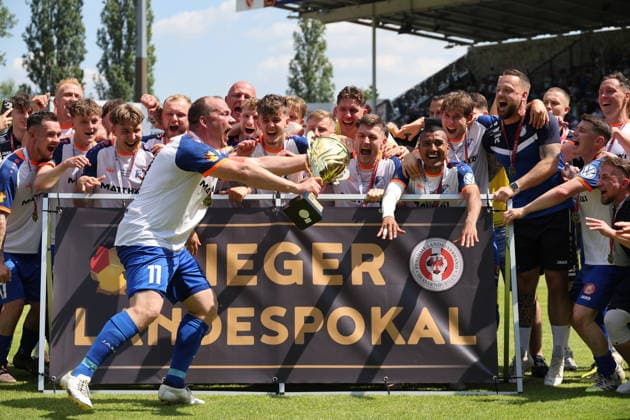 Sport Bilder des Tages Krieschow feiert den Landespokalsieg Fussball Landespokal Brandenburgt 2025 2026 Finale FC Energie Cottbus - VfB Krieschow 1921