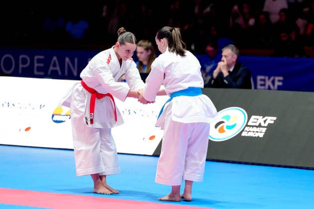 Deutschland: EKF Karate Europameisterschaft Seniors 2026 - Eissporthalle, Frankfurt: Lehner Tamara (AUT, Rot) verliert den Kampf um die Bronze Medalie in der Kategorie Female Kata gegen Cruz Ana (POR, Blau) Frankfurt am Main Eissporthalle Frankfurt Hessen Deutschland Copyright: xKjetilxWaberx