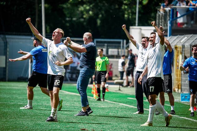 Deutschland: Fussball: bfv-Rothaus-Pokal 2025 2026 , Finale - VfR Mannheim vs SV Waldhof Mannheim - Carl-Benz-Stadion (Mannheim) : Mannschaft, Spieler, Jubel, Freude, Emotionen Copyright: xBennetxLongx
