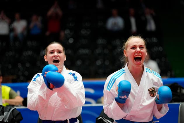 Deutschland: EKF Karate Europameisterschaft Seniors 2026 - Eissporthalle, Frankfurt: Mia Bitsch (GER, Rechts) zusammen mit Shara Hubrich während den Team Kumite Kämpfen Frankfurt am Main Eissporthalle Frankfurt Hessen Deutschland Copyright: xKjetilxWaberx