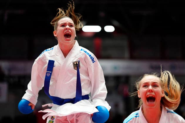 Deutschland: EKF Karate Europameisterschaft Seniors 2026 - Eissporthalle, Frankfurt: Mia Bitsch (GER, Rechts) zusammen mit Shara Hubrich (GER, Links) während den Team Kumite Kämpfen Frankfurt am Main Eissporthalle Frankfurt Hessen Deutschland Copyright: xKjetilxWaberx