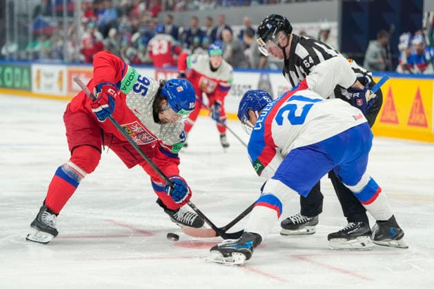 FRIBOURG, SWITZERLAND - MAY 23: Daniel Vozenilek of Czechia L) facing Sebastian Cederle of Slovakia R) at the face-off during the 2026 IIHF Ice hockey, Eishockey World Championship, WM, Weltmeisterschaft Switzerland game between Slovakia and Czechia at BCF Arena on May 23, 2026 in Fribourg, Fribourg. Fribourg BCF Arena Fribourg Switzerland Copyright: xJustPictures.ch JarixPestelaccix jp-en-EuSpIm-JP6_JAR_Slovakia_Cyechia_23May2026_00023