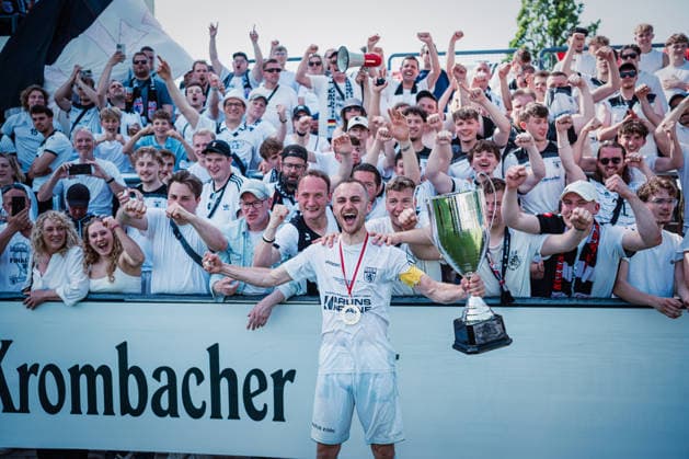 Sport Bilder des Tages Niedersachsen-Pokal: TuS Bersenbrück vs. Lüneburger SK, 23.05.2026 JUBEL beim Lüneburger SK, Gewinner des Niedersachsen-Pokals: TuS Bersenbrück vs. Lüneburger SK am 23.05.2026 im August-Wenzel-Stadion, Barsinghausen Copyright: xBEAUTIFULxSPORTS Tonhäuserx