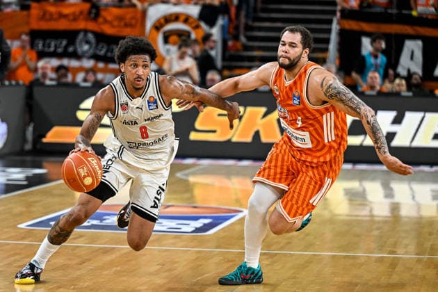 GER, BBL, Playoffs, ratiopharm Ulm vs BMA365 Bamberg Baskets 23.05.2026, ratiopharm arena, Neu-Ulm, GER, BBL, Playoffs, ratiopharm Ulm vs BMA365 Bamberg Baskets, im Bild Demarcus Marquette Demonia (Bamberg, 8), Christopher Ledlum (Ulm, 4)