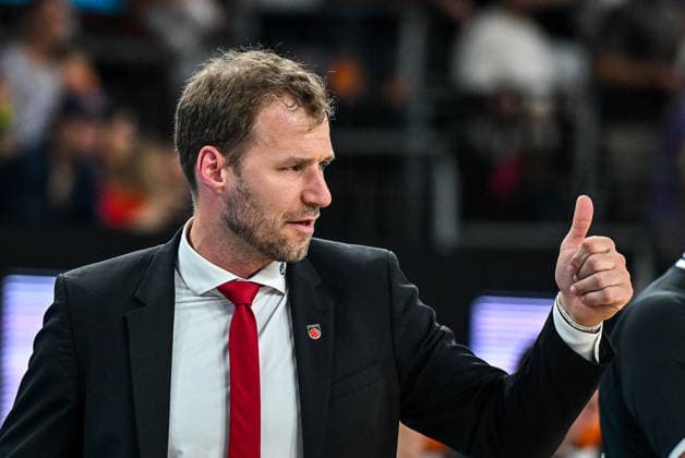GER, BBL, Playoffs, ratiopharm Ulm vs BMA365 Bamberg Baskets 23.05.2026, ratiopharm arena, Neu-Ulm, GER, BBL, Playoffs, ratiopharm Ulm vs BMA365 Bamberg Baskets, im Bild Anton Gavel (Bamberg), Daumen hoch