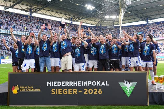 Sport Bilder des Tages 23.05.2026, xydrx, Herren, Fußball, Finaltag der Amateure, Finale Niederrheinpokal, SC St. Tönis 11 ‹20 - MSV Duisburg, Saison 2025 2026, Schauinsland-Reisen-Arena: Die Spieler des MSV Duisburg bejubel den Sieg im Finale des Niederrhein Pokals Copyright: HMBxMedia YannisxDreimann