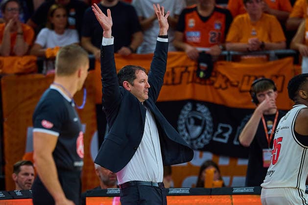 Ty Harrelson (ratiopharm ulm, Head Coach) GER, ratiopharm ulm vs. Bamberg Baskets, Basketball, Playoffs, Viertelfinale, 3. Spiel, EasyCredit BBL, Spielzeit 2025 2026, 23.05.2026 GER, ratiopharm ulm vs. Bamberg Baskets, Basketball, Playoffs, Viertelfinale, 3. Spiel, EasyCredit BBL, Spielzeit 2025 2026, 23.05.2026 Neu-Ulm Copyright: xEibner-Pressefoto GeraldxOelze-dexStoppanyx EP_ODS