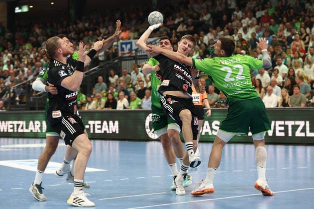 23.05.2026, xovx, Handball Daikin Handball-Bundesliga, HSG Wetzlar - HC Erlangen v.l. Maciej Gebala (HC Erlangen), Ahmet Nafea (HSG Wetzlar), Josip Simic (HSG Wetzlar), Sander Oeverjordet (HC Erlangen), Jona Schoch (HSG Wetzlar) Wetzlar Buderus Arena Hessen Deutschland (DE)