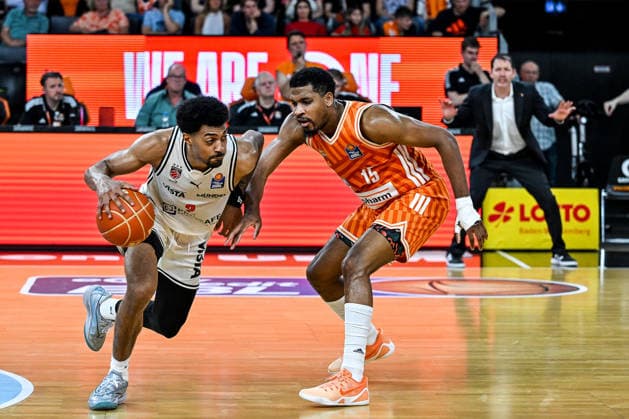 GER, BBL, Playoffs, ratiopharm Ulm vs BMA365 Bamberg Baskets 23.05.2026, ratiopharm arena, Neu-Ulm, GER, BBL, Playoffs, ratiopharm Ulm vs BMA365 Bamberg Baskets, im Bild Ibrahim Watson (Bamberg, 2), Justin Simon (Ulm, 15)