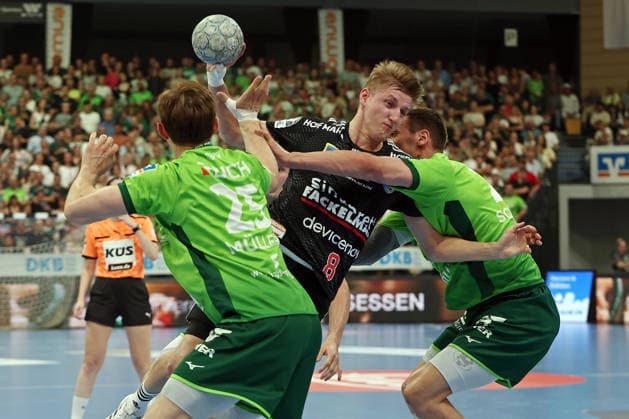 23.05.2026, xovx, Handball Daikin Handball-Bundesliga, HSG Wetzlar - HC Erlangen v.l. Justin Müller (HSG Wetzlar), Sander Oeverjordet (HC Erlangen), Jona Schoch (HSG Wetzlar) Wetzlar Buderus Arena Hessen Deutschland (DE)