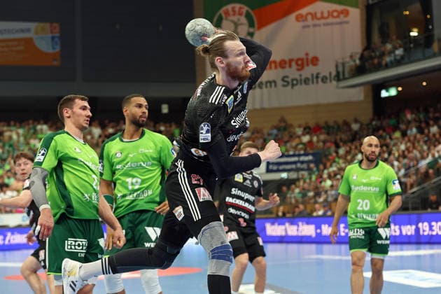 23.05.2026, xovx, Handball Daikin Handball-Bundesliga, HSG Wetzlar - HC Erlangen v.l. Jona Schoch (HSG Wetzlar), Philipp Ahouansou (HSG Wetzlar), Antonio Metzner (HC Erlangen), Cyrill Akakpo (HSG Wetzlar) Wetzlar Buderus Arena Hessen Deutschland (DE)
