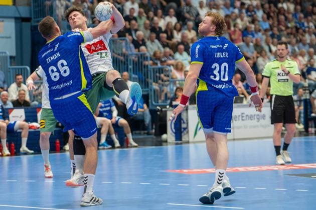 Å tÄ›pan Zeman, Kreislaeufer, (VfL Gummersbach 66), Philipp Vorlicek, Rueckraum, (TSV GWD Minden 22), Tom Kiesler, Rueckraum, (VfL Gummersbach 30), VfL Gummersbach vs. TSV GWD Minden, Daikin Handball Bundesliga, Herren , 30. Spieltag, 23.05.2026 Gummersbach NRW Deutschland