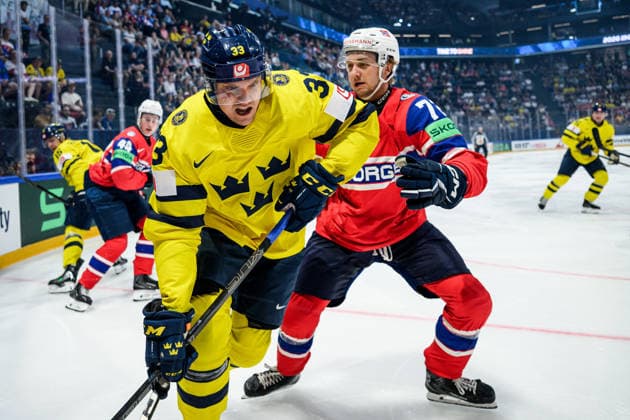 260523 Jakob Silfverberg of Sweden and Stian Solberg of Norway during the 2026 IIHF Ice hockey, Eishockey World Championship, WM, Weltmeisterschaft match between Norway and Sweden on May 23, 2026 in Fribourg. Photo: Jesper Zerman BILDBYRAN kod JZ JZ0727 ishockey ice hockey ishockey-vm 2026 vm 2026 iihf world championship norge norway sverige sweden bbeng Copyright: JESPERxZERMAN BB260523JZ020
