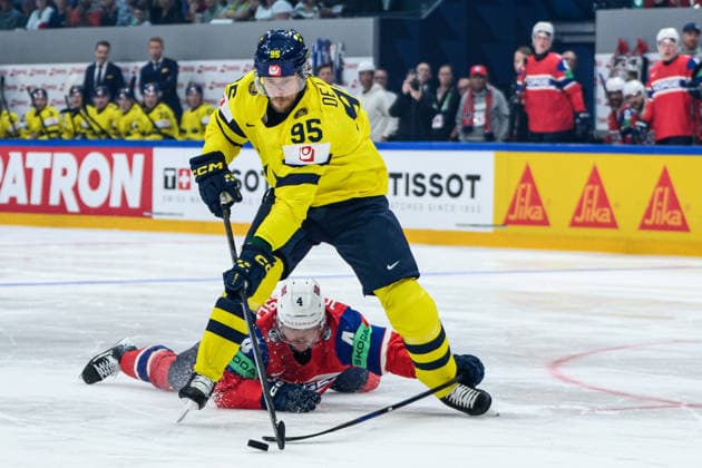 260523 Jacob De La Rose of Sweden and Johannes Johannesen of Norway during the 2026 IIHF Ice hockey, Eishockey World Championship, WM, Weltmeisterschaft match between Norway and Sweden on May 23, 2026 in Fribourg. Photo: Jesper Zerman BILDBYRAN kod JZ JZ0727 ishockey ice hockey ishockey-vm 2026 vm 2026 iihf world championship norge norway sverige sweden bbeng Copyright: JESPERxZERMAN BB260523JZ024