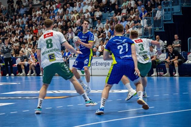 Daikin Handball Bundesliga, VfL Gummersbach - GWD Minden, 23.05.2026 Karolis Antanavicius (GWD Minden 8), Miro Schluroff (VfL Gummersbach, 15), Kristjan HorÅ¾en (VfL Gummersbach, 27), Daniel Astrup Pedersen (GWD Minden 3), ; Daikin Handball Bundesliga, VfL Gummersbach - GWD Minden, 23.05.2026 Copyright: xBEAUTIFULxSPORTS Erlhofx