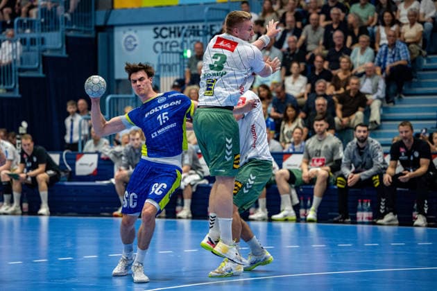 Daikin Handball Bundesliga, VfL Gummersbach - GWD Minden, 23.05.2026 Miro Schluroff (VfL Gummersbach, 15), Daniel Astrup Pedersen (GWD Minden 3), ; Daikin Handball Bundesliga, VfL Gummersbach - GWD Minden, 23.05.2026 Copyright: xBEAUTIFULxSPORTS Erlhofx