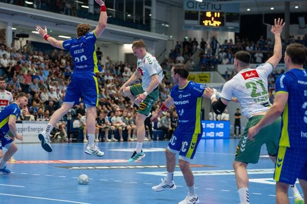 Tom Kiesler, Rueckraum, (VfL Gummersbach 30), Teitur Oern Einarsson, Rueckraum, (VfL Gummersbach 14), VfL Gummersbach vs. TSV GWD Minden, Daikin Handball Bundesliga, Herren , 30. Spieltag, 23.05.2026 Gummersbach NRW Deutschland